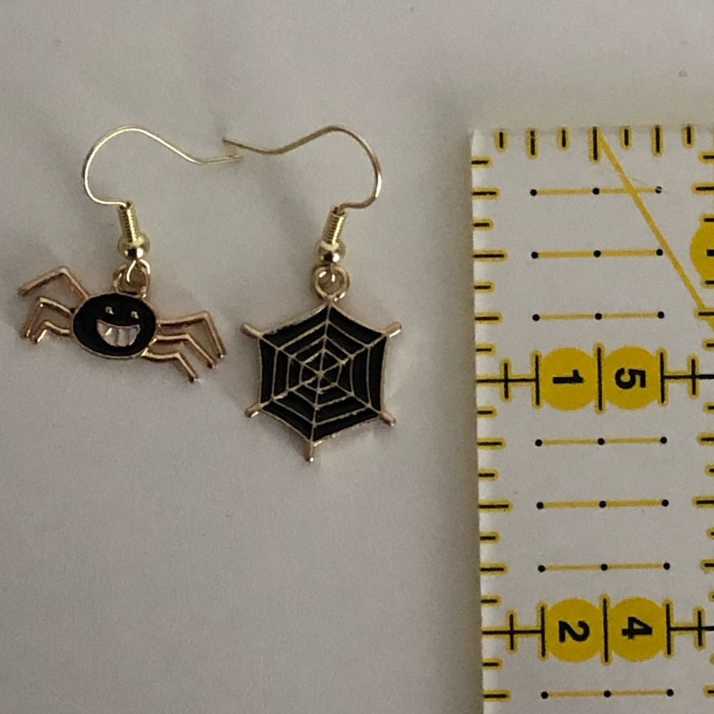 Halloween Mismatched Black Spider and Web Earrings - Picture 2 of 4